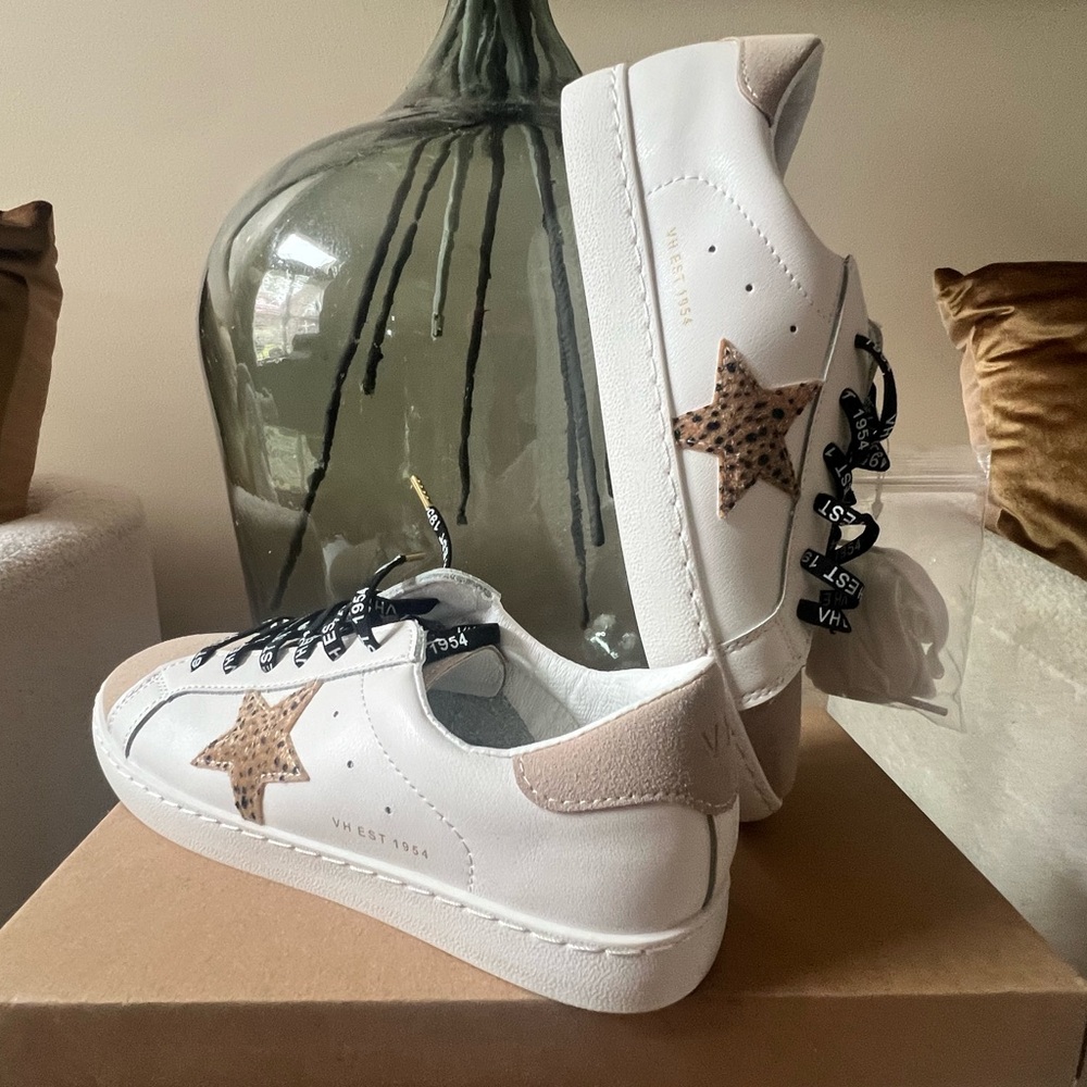 SIZE 9 WOMEN BRAND NEW VINTAGE HAVANA SNEAKERS. GREAT CASUAL SNEAKER. NEVER WORN